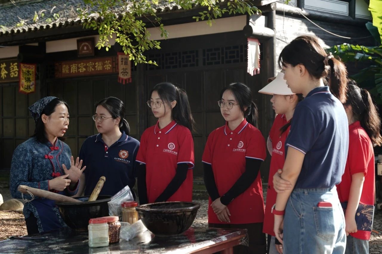 多所高?！叭锣l(xiāng)”服務(wù)隊齊聚江西省贛州市于都縣寒信村關(guān)工委開展實踐活動