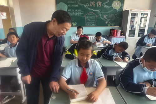 情系桃李，甘做園丁