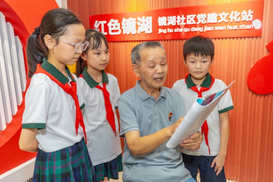 “老關(guān)工”的歲月情長——記全國優(yōu)秀教師、盛澤中學退休教師楊傳泳