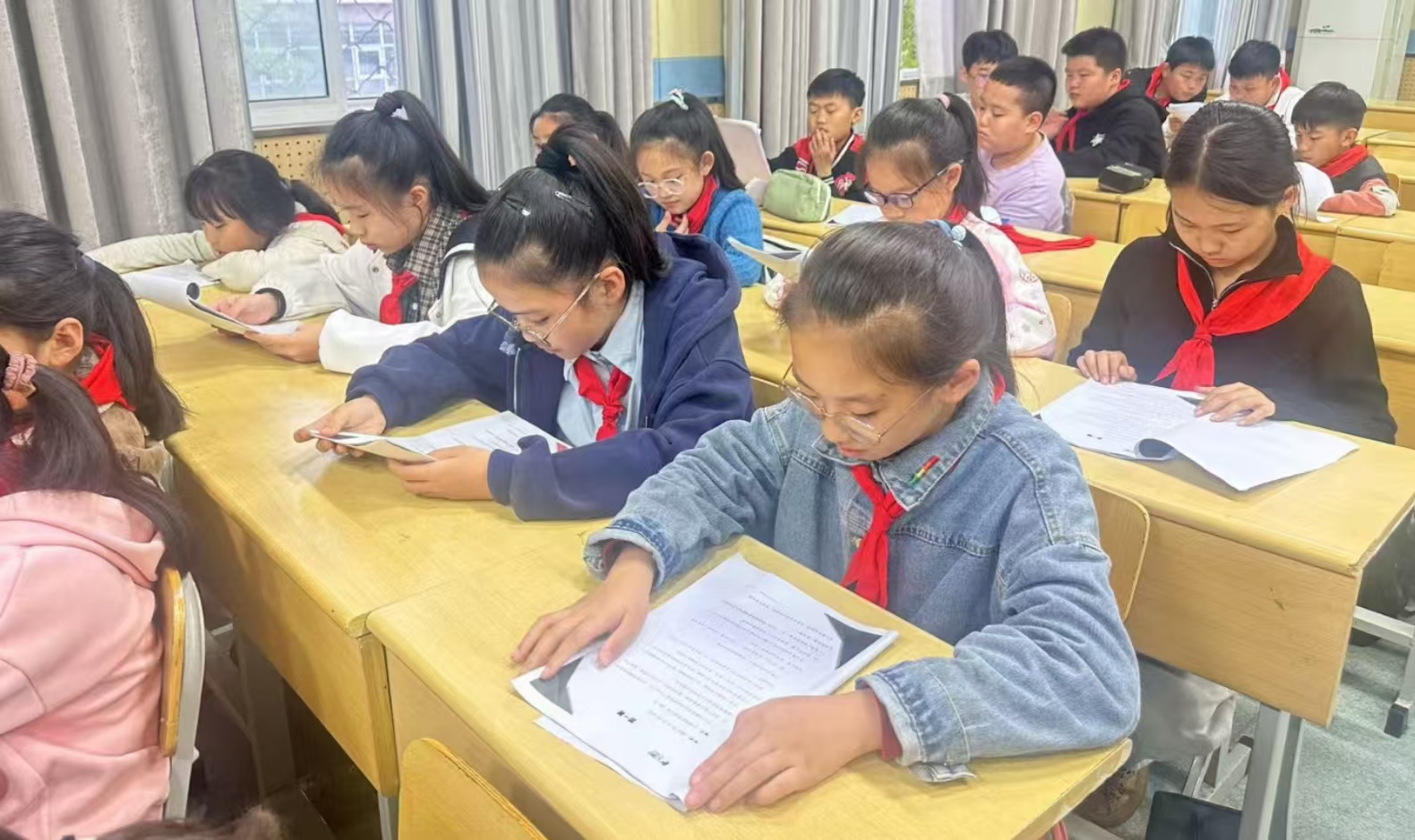 江蘇省徐州市銅山區(qū)棠張鎮(zhèn)實驗小學(xué)開展學(xué)黨史重溫革命路活動