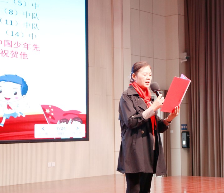 關(guān)工委 五老助力——徐州市桃園路小學(xué)“紅領(lǐng)巾愛祖國(guó)”二年級(jí)入隊(duì)儀式