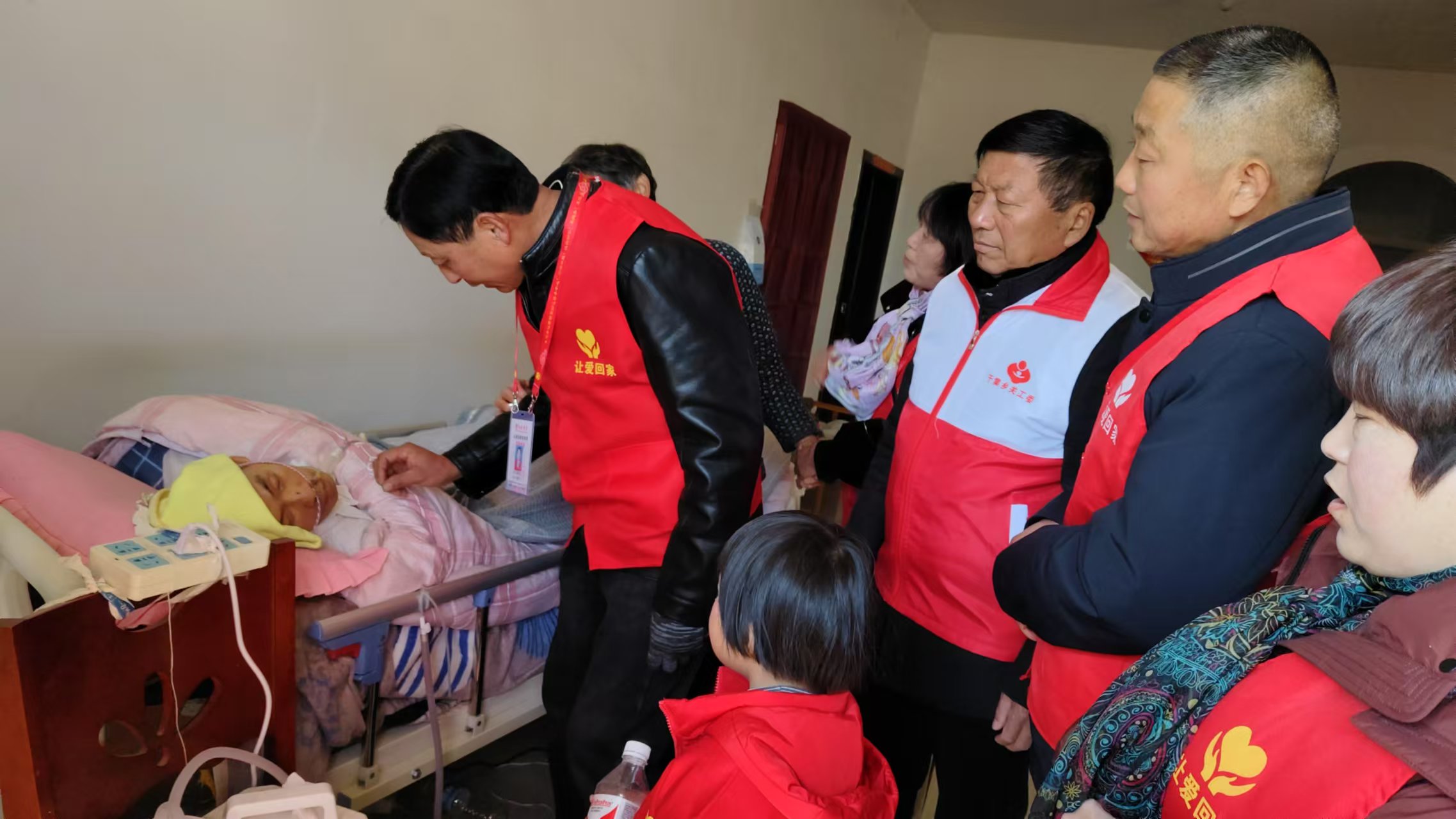 安徽省阜陽市阜南縣于集鄉(xiāng)關工委開展“慰問貧困家庭”活動