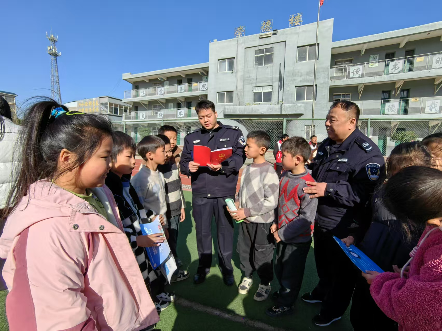 安徽省阜陽市阜南縣于集鄉(xiāng)關工委開展法治宣教進校園活動