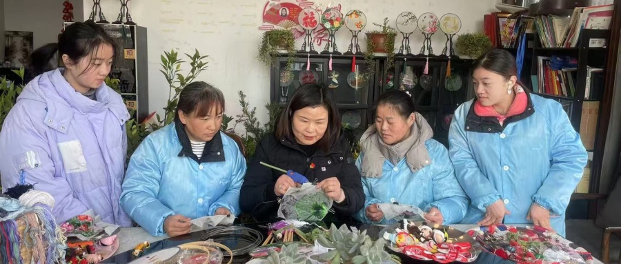 “五老”參與引領(lǐng)青年電商直播帶熱“致富經(jīng)”