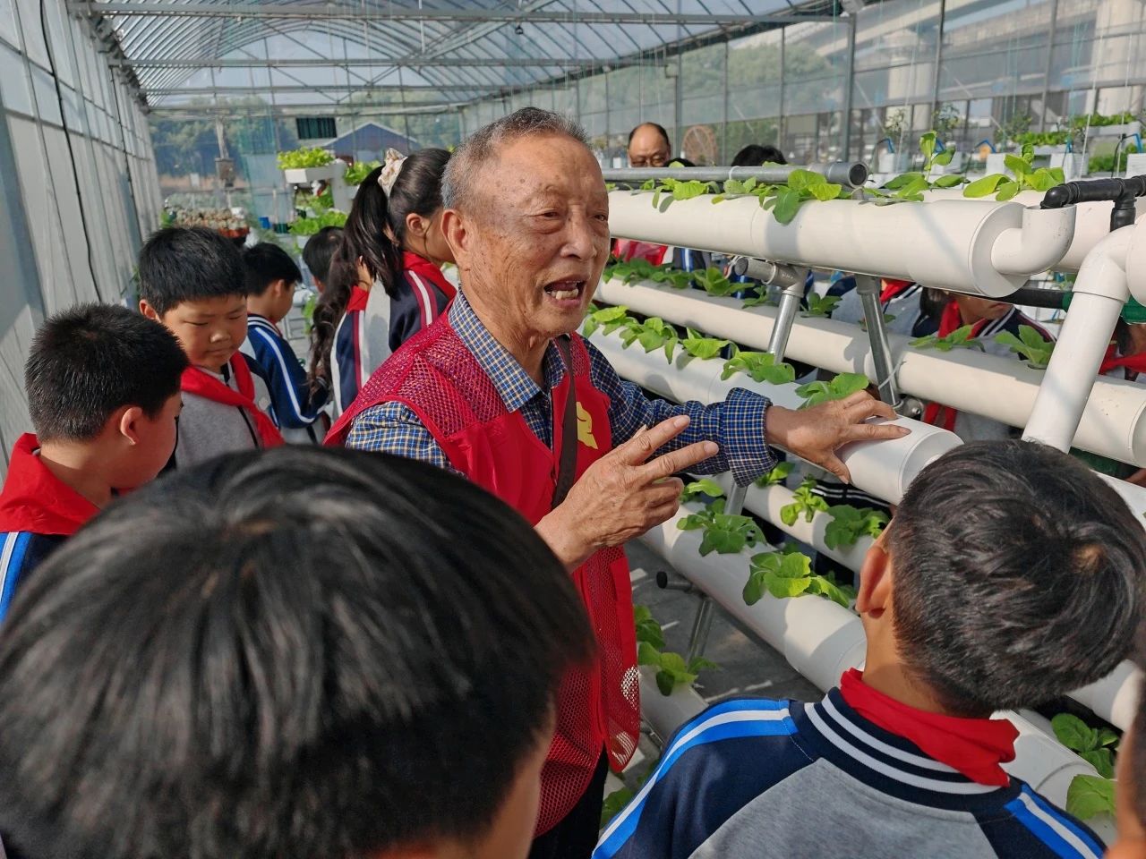 老少攜手傳薪火 科普筑夢向未來——浙江省寧波市鄞州區(qū)關(guān)工委開展“科技之光”進(jìn)校園主題活動