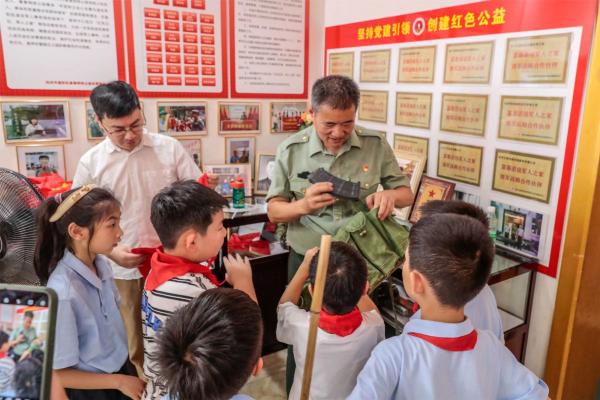 浙江省杭州市富陽區(qū)“五老”風(fēng)采陳為民：從軍裝綠到志愿紅的家國情懷