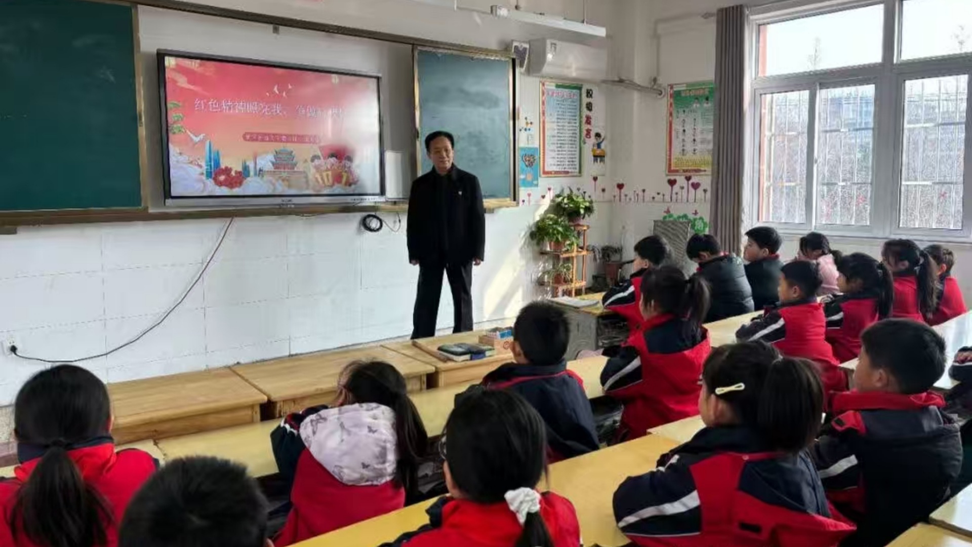 愛國精神照亮我 爭(zhēng)做時(shí)代好少年——江蘇省徐州市銅山區(qū)新區(qū)街道關(guān)工委主任張明營走進(jìn)長安路小學(xué)開展專題講座