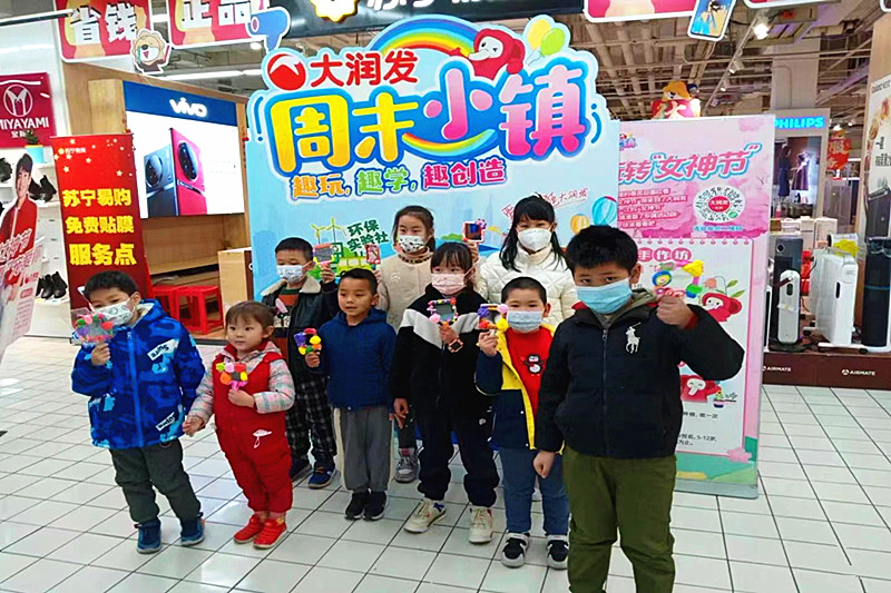 江蘇省南京市玄武區(qū)大石橋社區(qū)關(guān)工委開展親子手工活動(dòng) (1).jpg