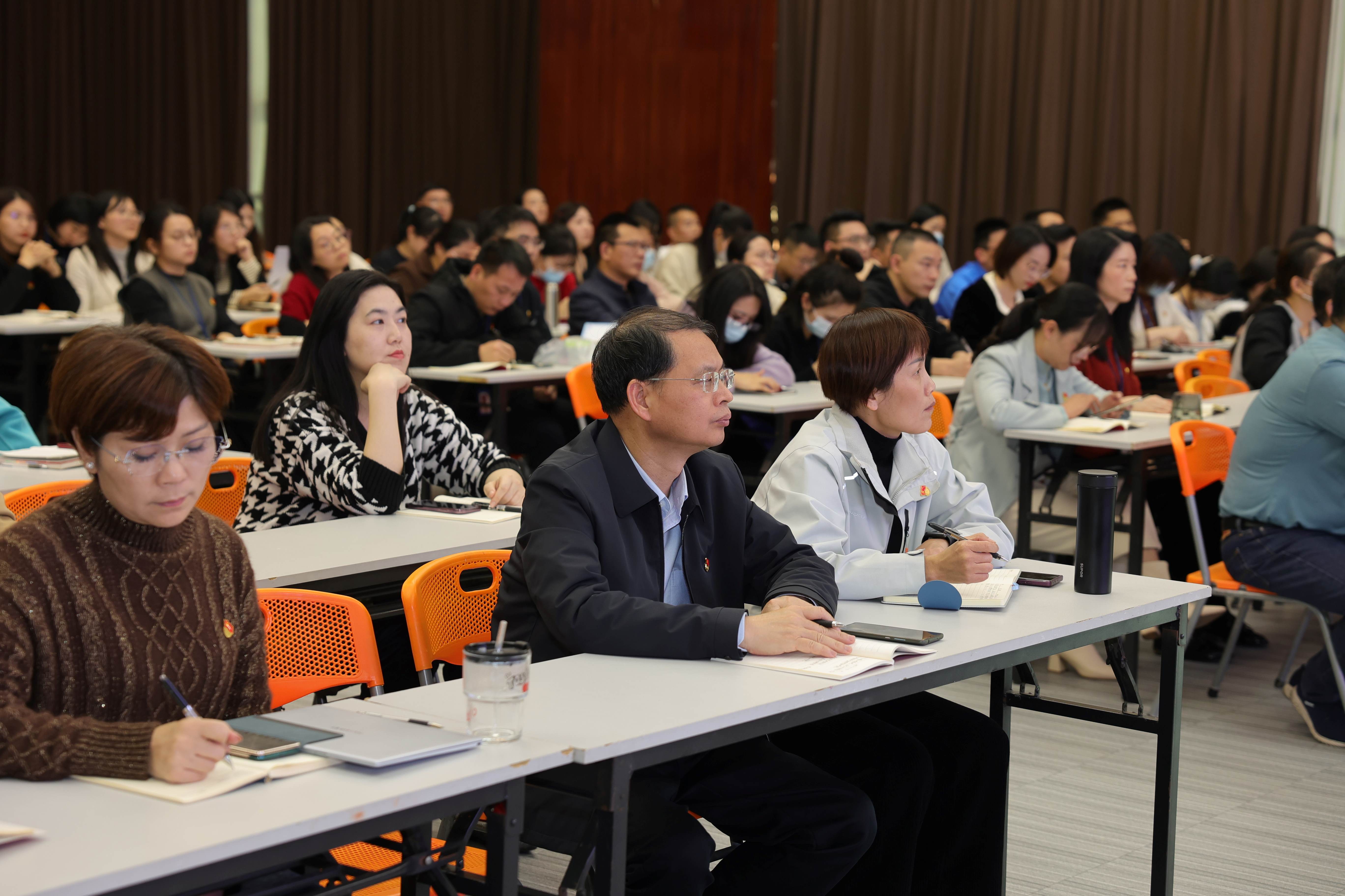 1704445495515987.jpg 老勞模宣講進企業(yè) 凝心聚力建新功3.jpg