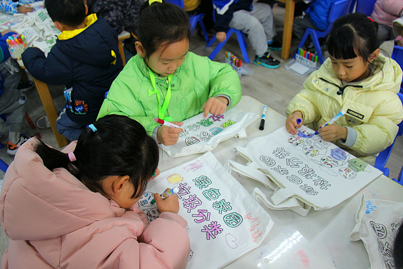 玄武湖街道關(guān)工委聯(lián)合開展“綠色家園，垃圾分類”主題繪畫活動(6).jpg