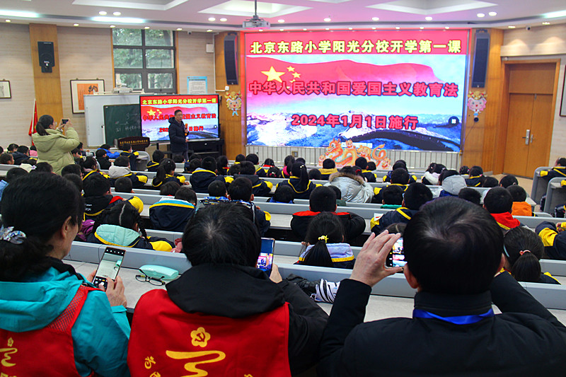 江蘇省南京市玄武區(qū)關(guān)工委：“大思政課”進(jìn)校園，向“新”開學(xué)第一課 (1).jpg