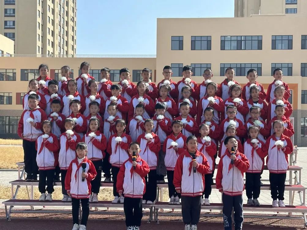 1712129155412104.jpg 元寶山區(qū)西城小學(xué)清明節(jié)活動(dòng)照片1.jpg