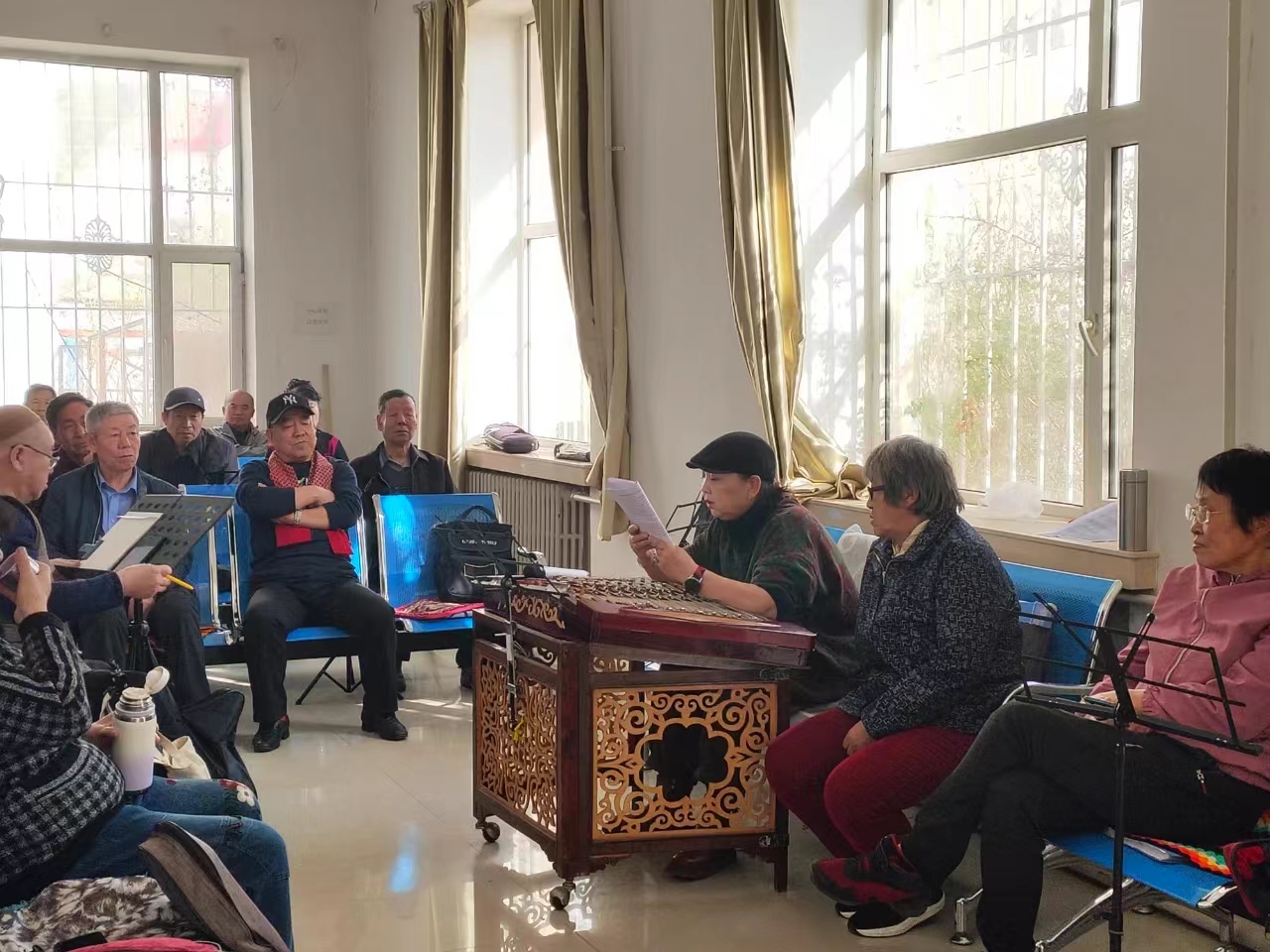 1718848279754237.jpg 莫道桑榆晚 普法情相牽——紅崗區(qū)八百坰陽光普法劇團(tuán)學(xué)法普法紀(jì)實(shí) (2).jpg