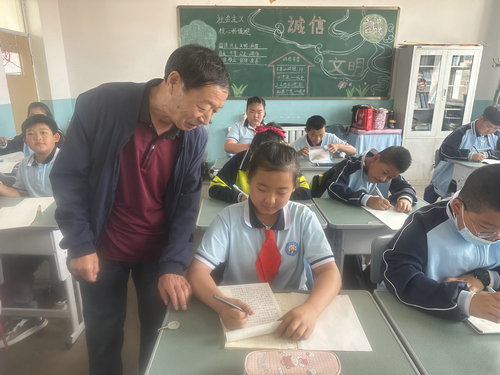 1721616734932834.jpg 優(yōu)秀“五老”李惠斌2_副本.jpg