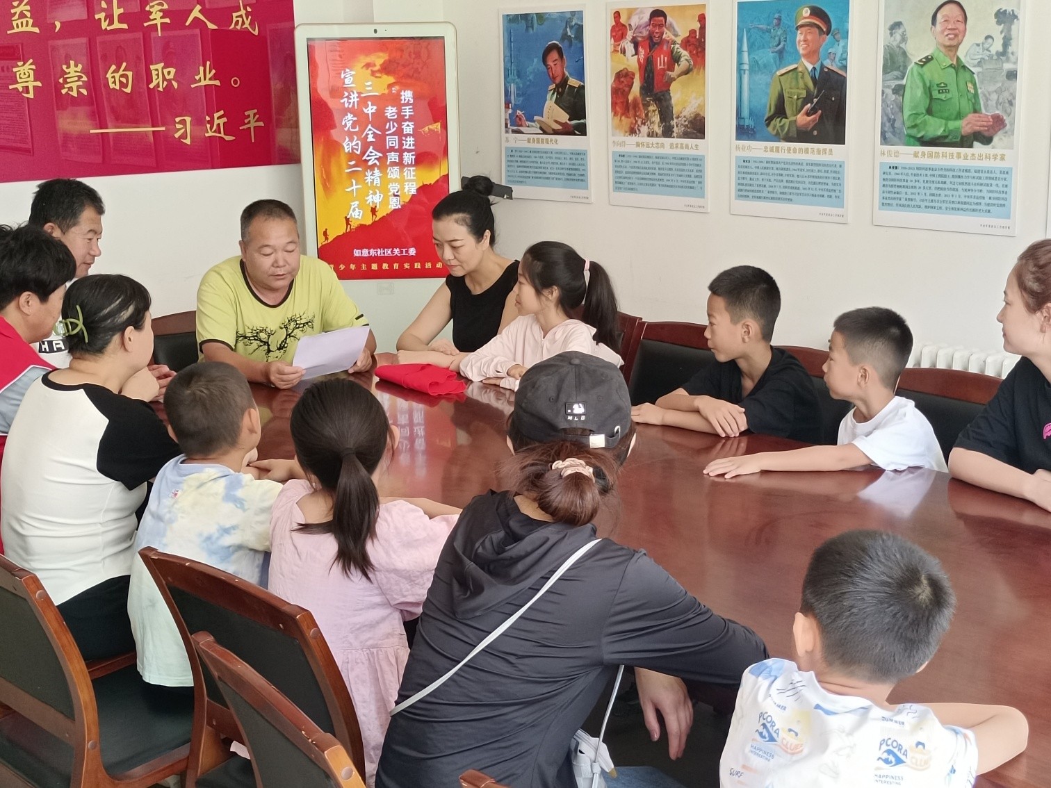 1723769314485833.jpg 元寶山區(qū)西城街道如意東社區(qū)關(guān)工委“五老”講述改革開放故事“活動照片4_副本.jpg