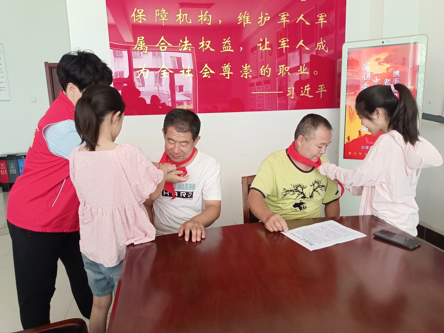 1723769480232334.jpg 元寶山區(qū)西城街道如意東社區(qū)關(guān)工委“五老”講述改革開放故事“活動照片3_副本.jpg