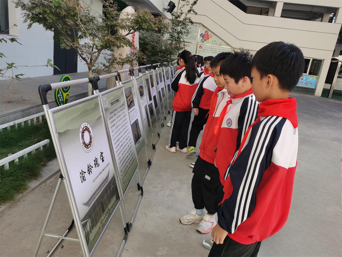 1730275860261689.jpg 新余市博物館百館千校走進(jìn)渝水二小1.jpg