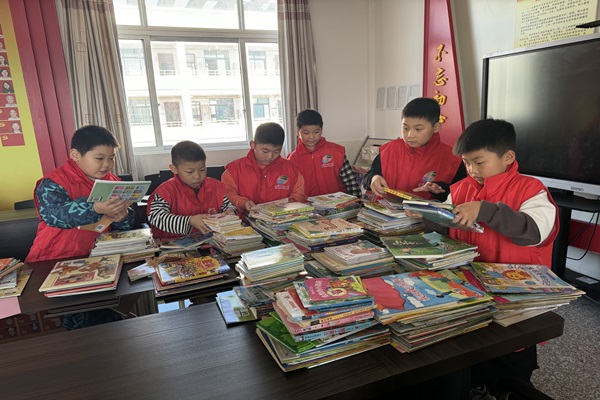 1731995045902774.jpg 震澤實(shí)驗(yàn)小學(xué)小蠶寶攜手面包樹公益 愛心繪本搭建知識橋梁--.jpg