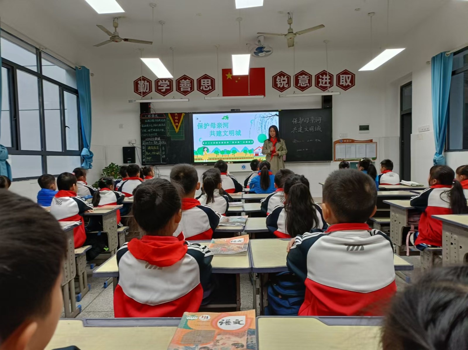 1732070132171543.jpg 渝水二小開展擦亮“袁水親”黨建品牌主題教育3.jpg