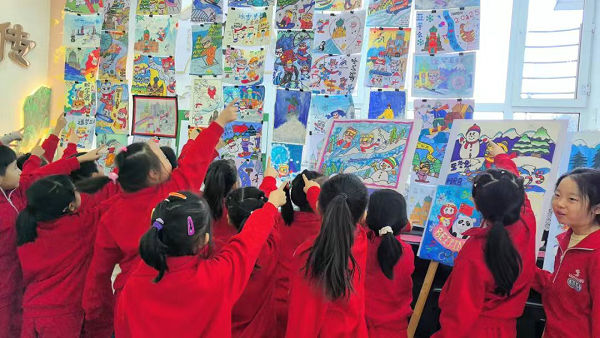 佳木斯市第十一小學(xué)教育集團“逐夢亞冬 繪冰雪之美”活動繪畫展_副本.jpg