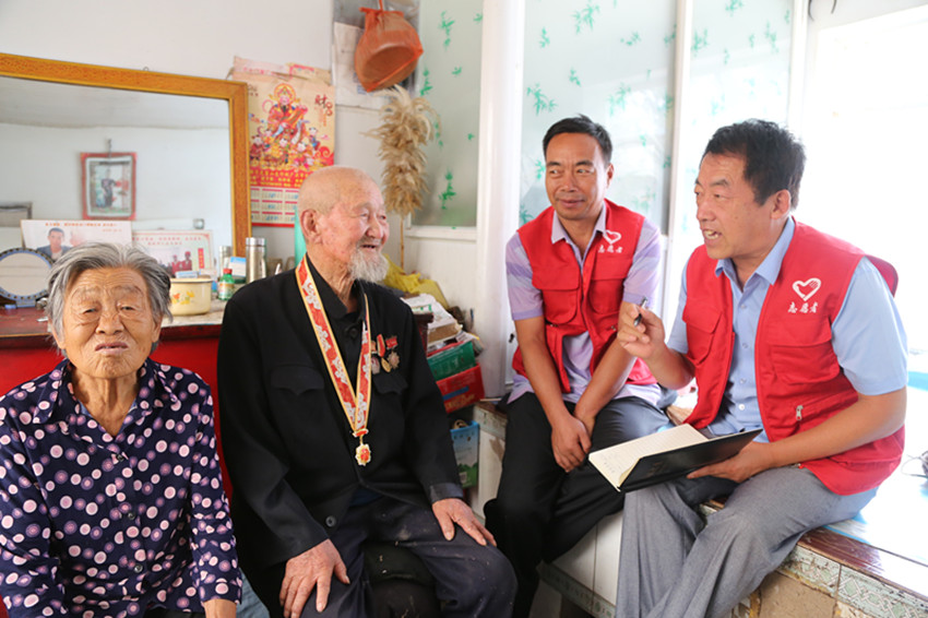 1740037125390029.jpg 元寶山區(qū)草原藍(lán)哈達(dá)協(xié)會(huì)協(xié)會(huì)關(guān)工委王玉清事跡配圖3_副本.jpg