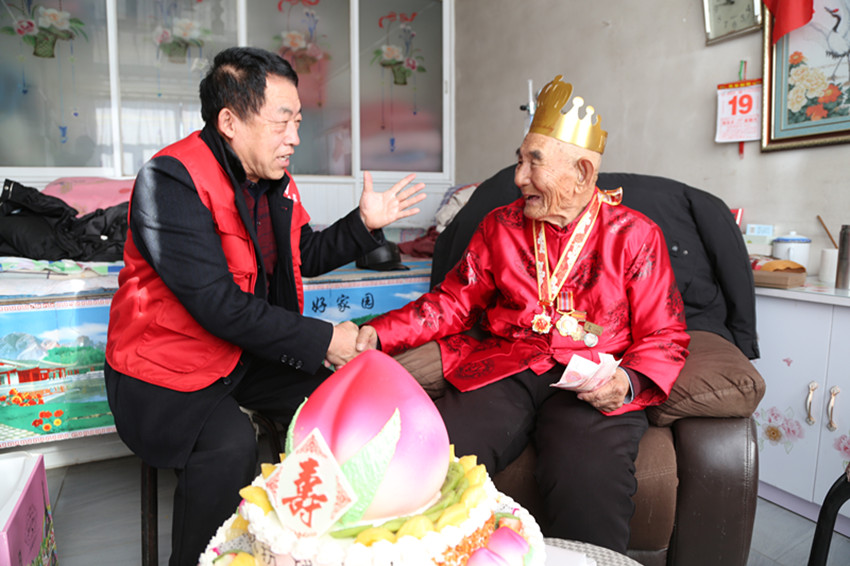 1740037152192606.jpg 元寶山區(qū)草原藍(lán)哈達(dá)協(xié)會(huì)協(xié)會(huì)關(guān)工委王玉清事跡配圖4_副本.jpg