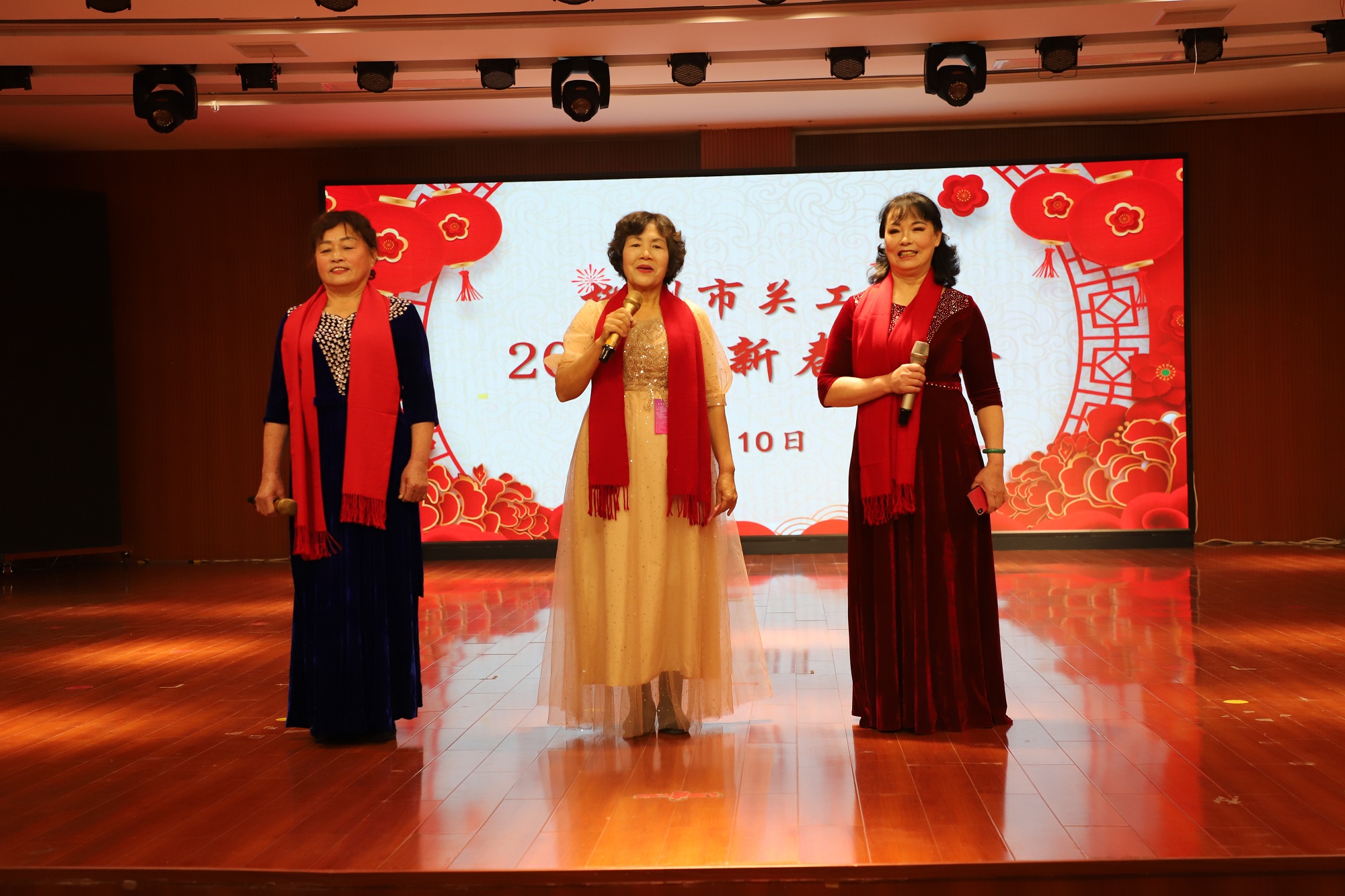 3位“五老”主持人.jpg