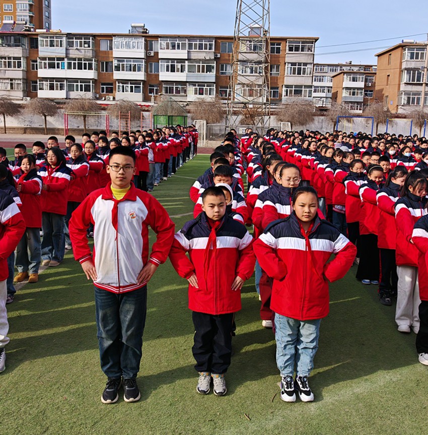 元寶山區(qū)平礦二小文明齊步走 路隊展風采活動照片11_副本_副本.jpg