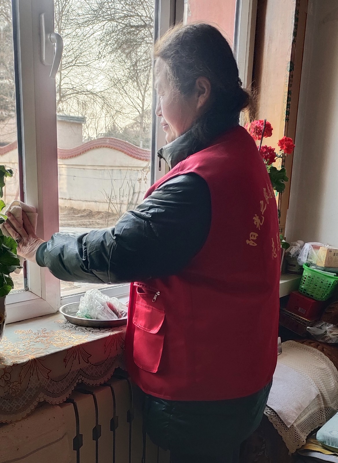 1741142577859156.jpg 元寶山區(qū)平莊城區(qū)街道星海社區(qū)關(guān)工委學(xué)雷鋒活動(dòng)照片23_副本.jpg