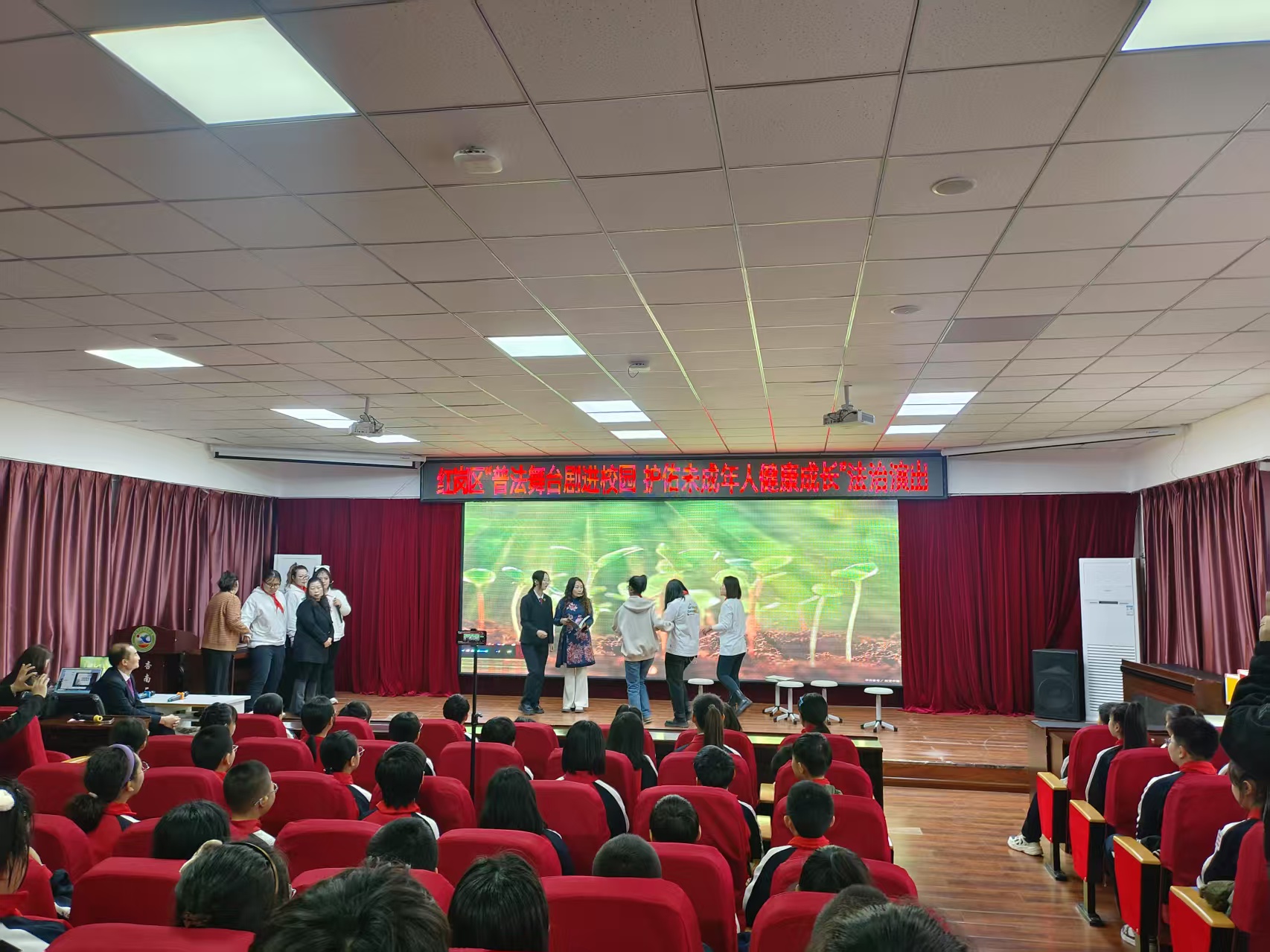普法劇進(jìn)校園首場演出 (1).jpg