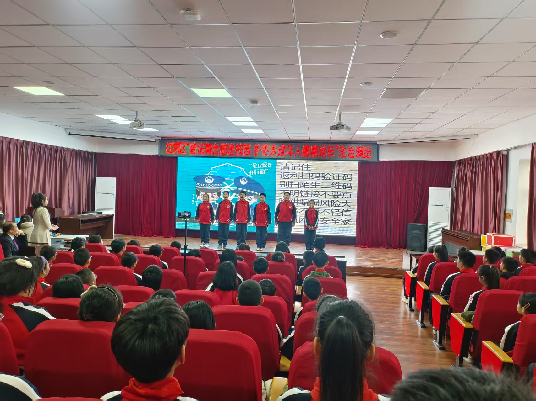 普法劇進(jìn)校園首場演出 (2).jpg
