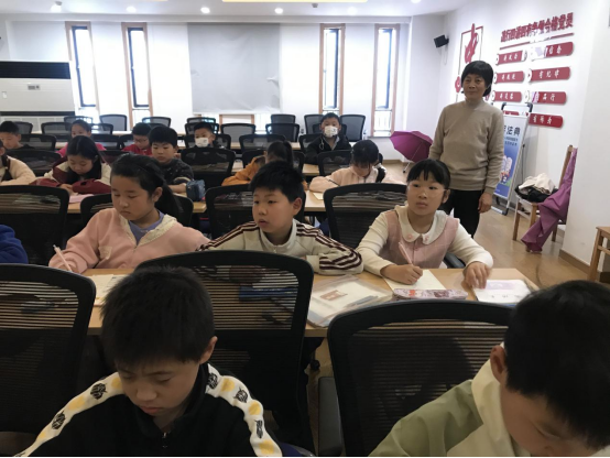 同里鎮(zhèn)魚行社區(qū) “五老”傾心育幼苗.png