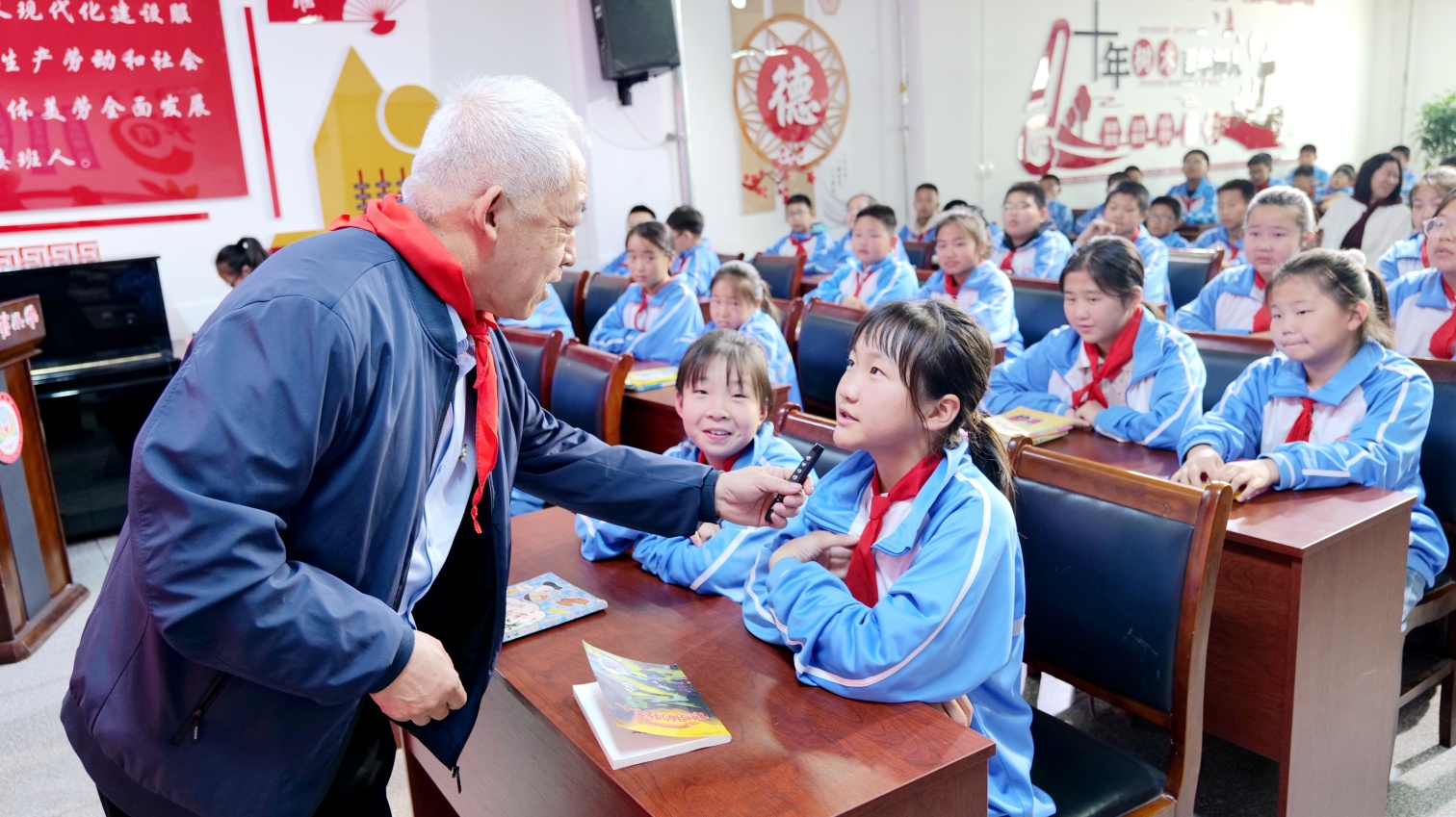 元寶山區(qū)元寶山鎮(zhèn)建昌營小學關工委“‘五老’進校園活動照片2_副本.jpg