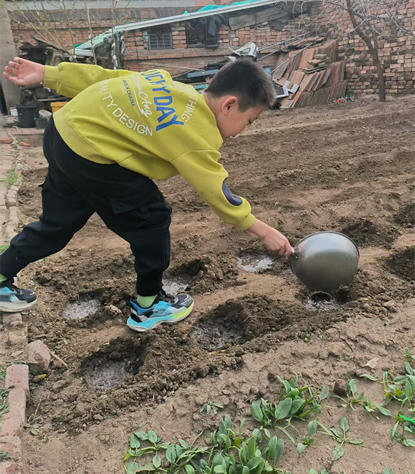 1747117963394431.jpg 元寶山區(qū)山前學校關工委五月勞動系列活動照片1_副本.jpg