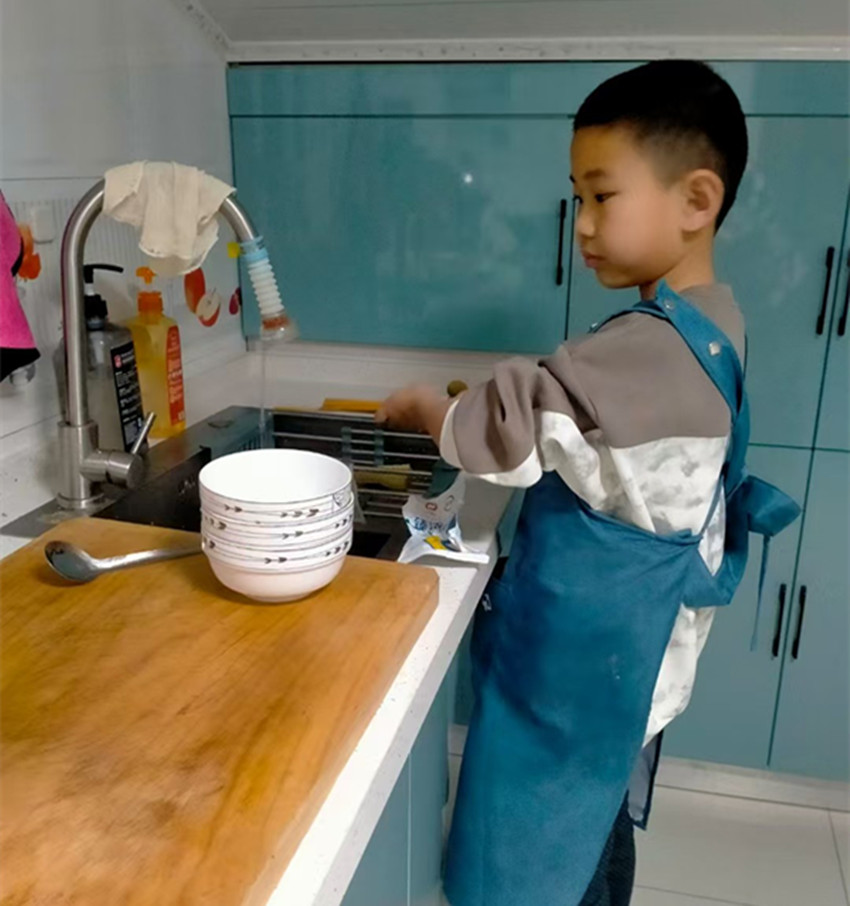 1747118104894820.jpg 元寶山區(qū)山前學校關工委五月勞動系列活動照片6_副本.jpg