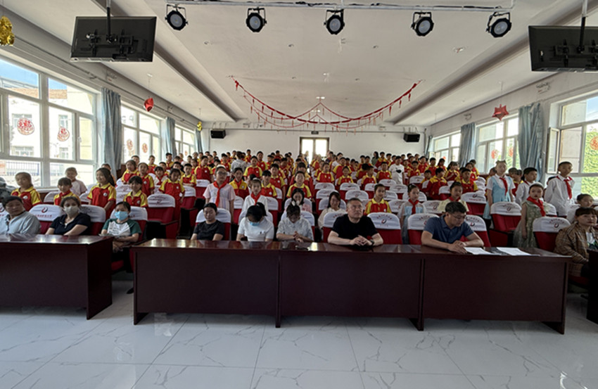 元寶山區(qū)元寶山礦區(qū)小學(xué)關(guān)工委舉辦校園科技節(jié)活動 照片1_副本.jpg