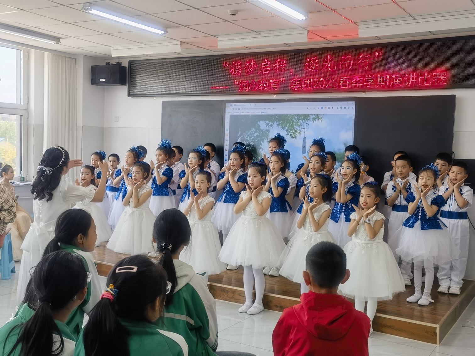 元寶山區(qū)平礦一小關(guān)工委開展“攜夢(mèng)啟程  逐光而行”演講比賽活動(dòng)照片5_副本.jpg