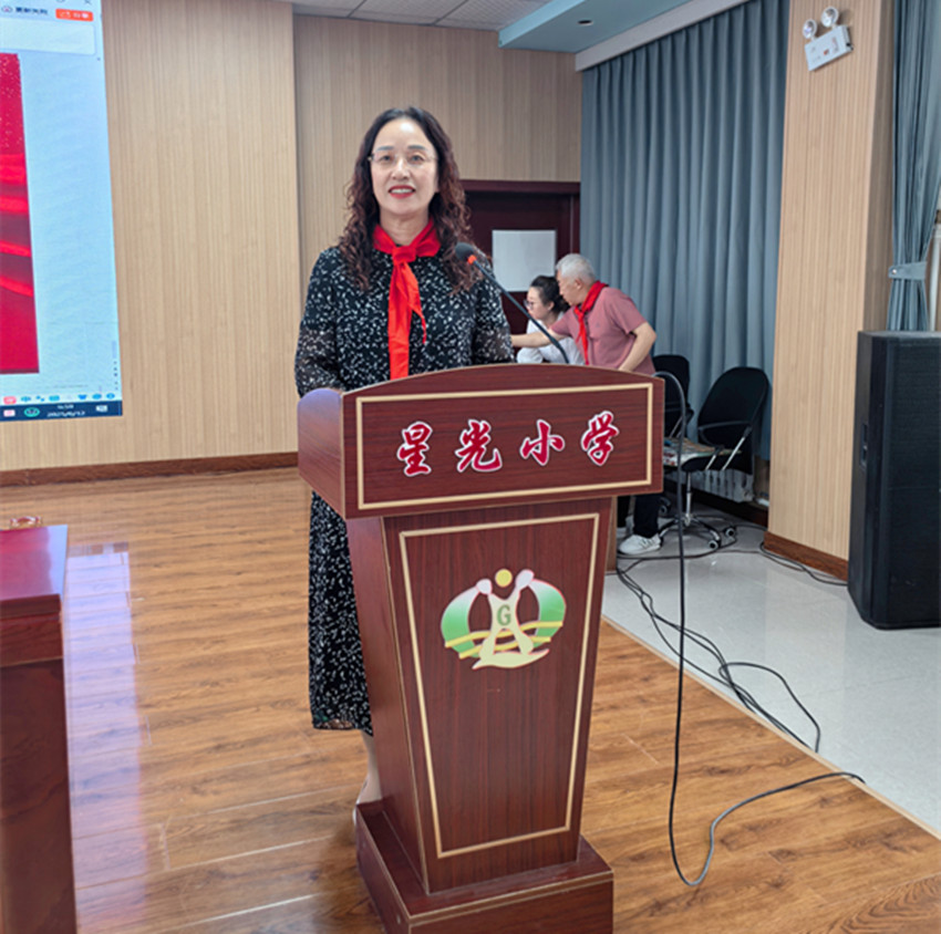 1749782932636202.jpg 元寶山區(qū)星光小學(xué)關(guān)工委“五老”進(jìn)校園活動(dòng)照片7_副本.jpg