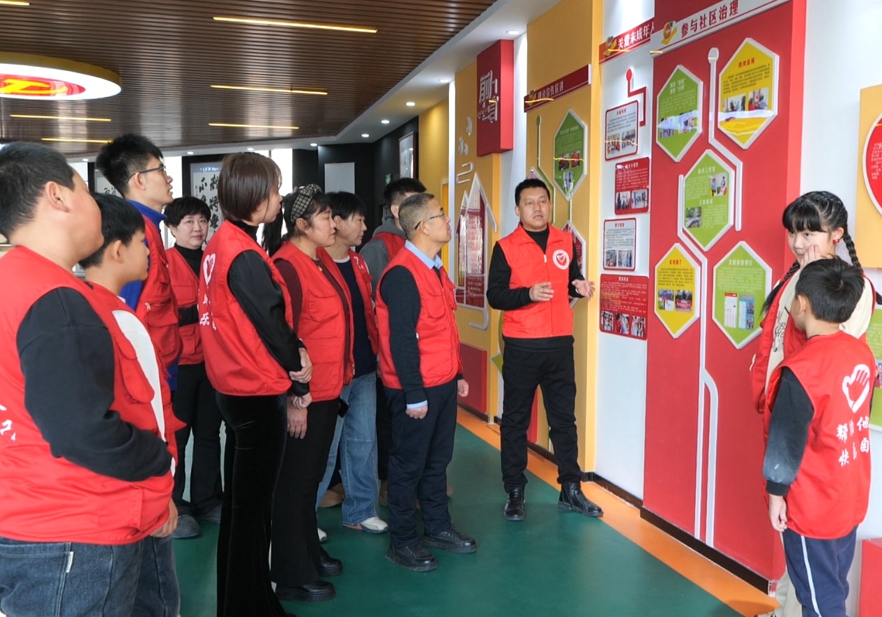 1751599469942631.jpg 元寶山區(qū)草原藍(lán)哈達(dá)協(xié)會(huì) 竹板聲聲破陋習(xí)活動(dòng)照片1.jpg