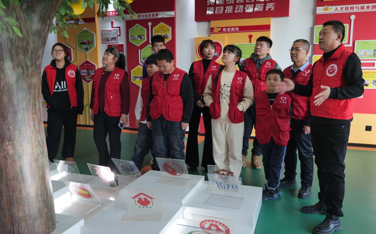 1751599511634401.jpg 元寶山區(qū)草原藍(lán)哈達(dá)協(xié)會(huì) 竹板聲聲破陋習(xí)活動(dòng)照片2.jpg