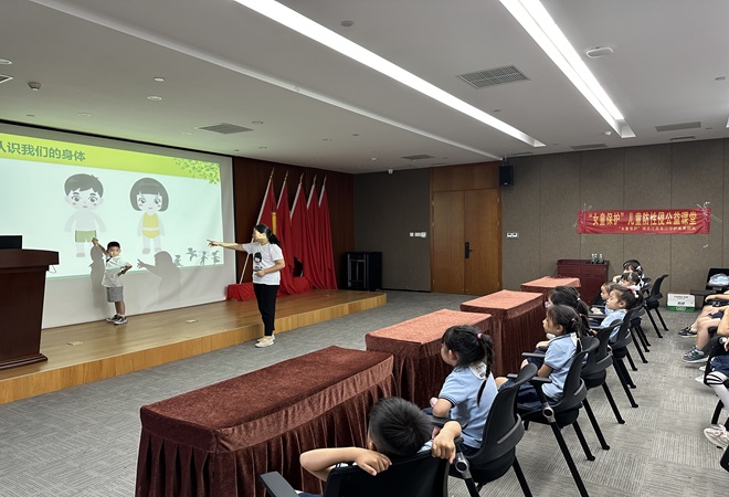 松陵街道東門社區(qū)聯(lián)動(dòng)幼兒園開展兒童防性侵安全教育--.jpg