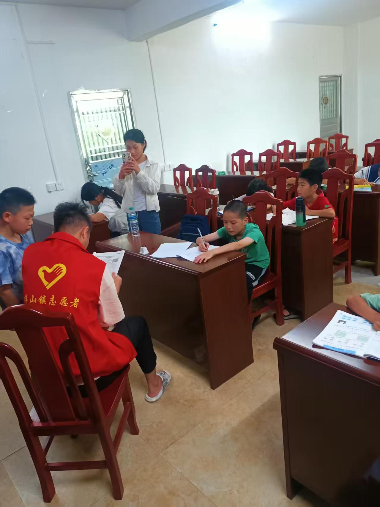 志愿者輔導(dǎo)作業(yè).jpg