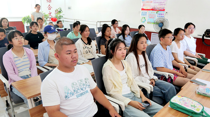 1753860524835638.jpg 元寶山區(qū)西城街道新天地烽火記憶照童心活動照片2_副本.jpg