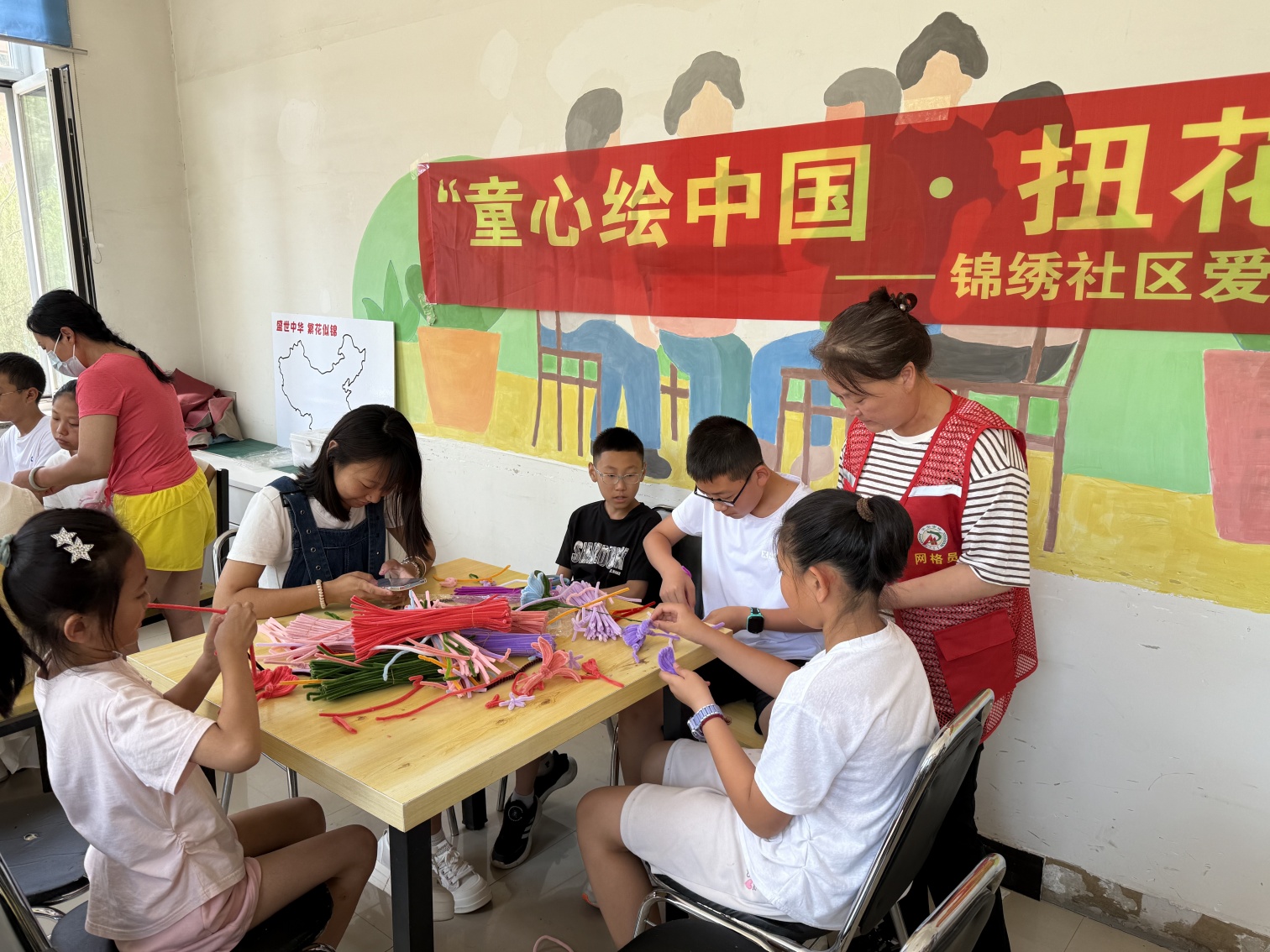 1754271586969670.jpg 元寶山區(qū)西城街道錦繡社區(qū)關(guān)工委“盛世中華 繁花似錦”八一建軍節(jié)活動(dòng)照片2_副本.jpg