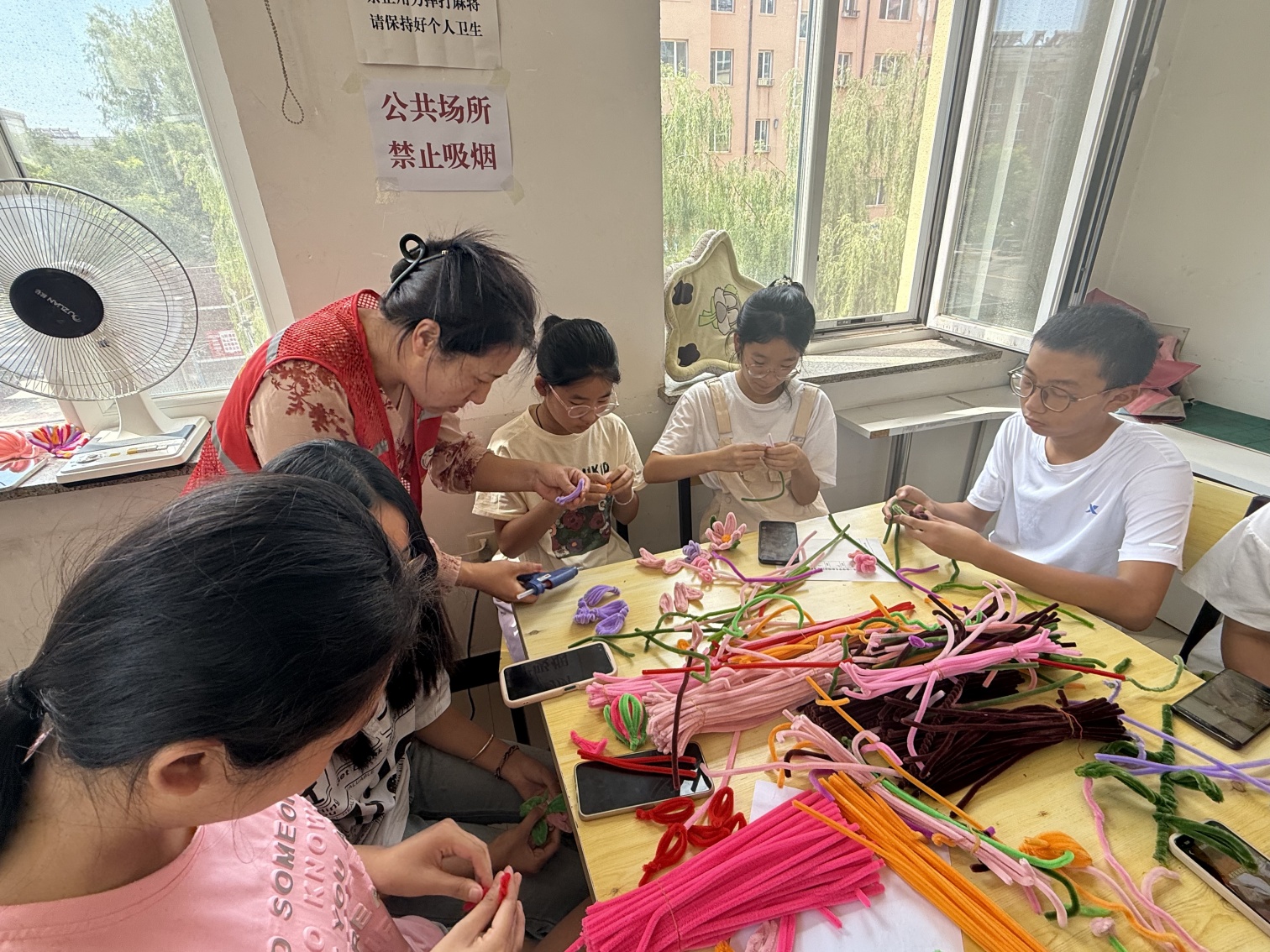 1754271602584847.jpg 元寶山區(qū)西城街道錦繡社區(qū)關(guān)工委“盛世中華 繁花似錦”八一建軍節(jié)活動(dòng)照片3_副本.jpg