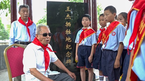 1754291255716068.jpg C7799.MP4.15_28_37_094.Still001_副本.jpg