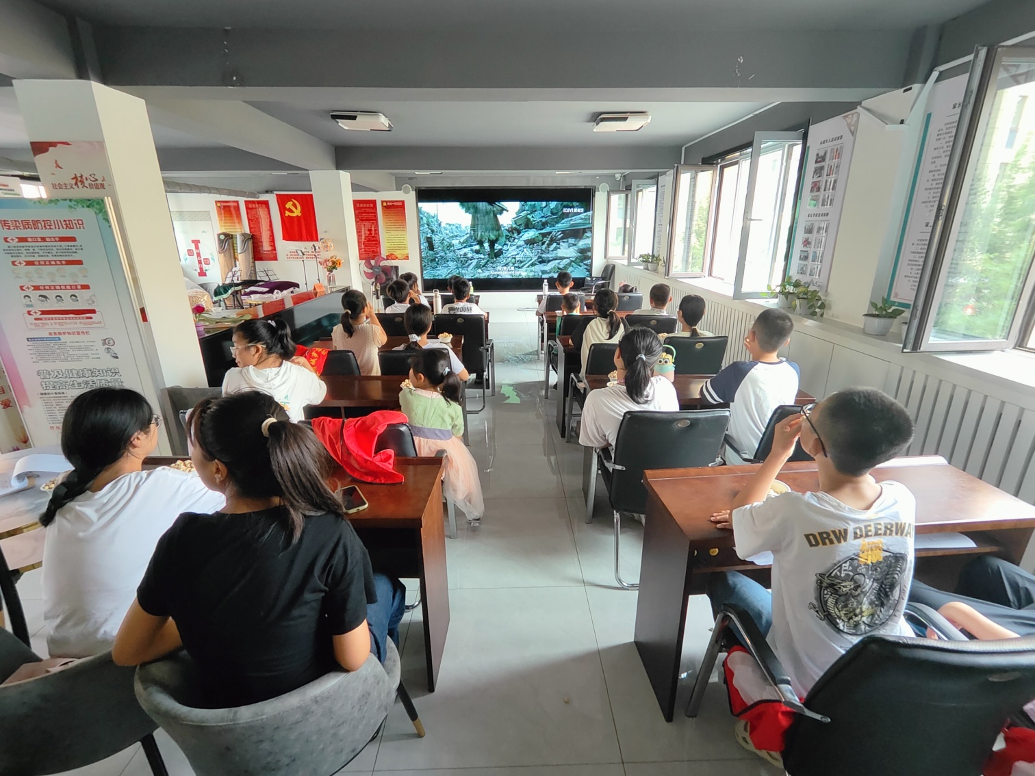 1754532669117027.jpg 元寶山區(qū)平莊城區(qū)街道黃河社區(qū)暑期夏令營活動照片9_副本.jpg