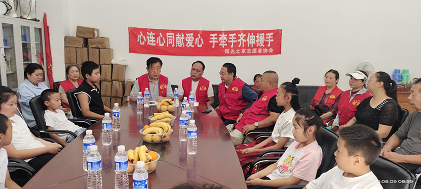 1755243797713010.jpg 元寶山區(qū)平莊城區(qū)街道星海社區(qū)關(guān)工委為困境生助學(xué)活動座談會照片1_副本.jpg