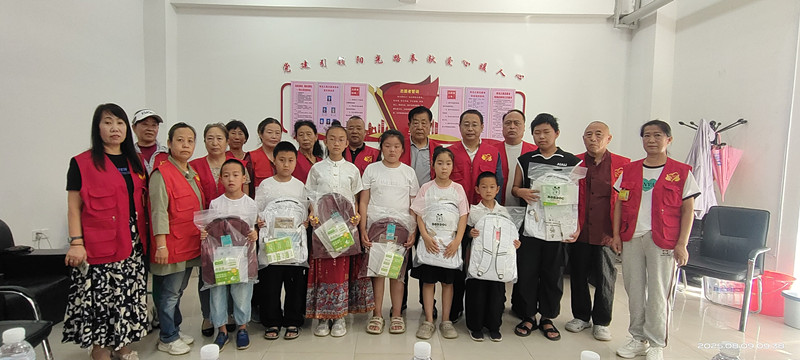 1755243900624634.jpg 元寶山區(qū)平莊城區(qū)街道星海社區(qū)關(guān)工委為困境生助學(xué)活動座談會照片11_副本.jpg