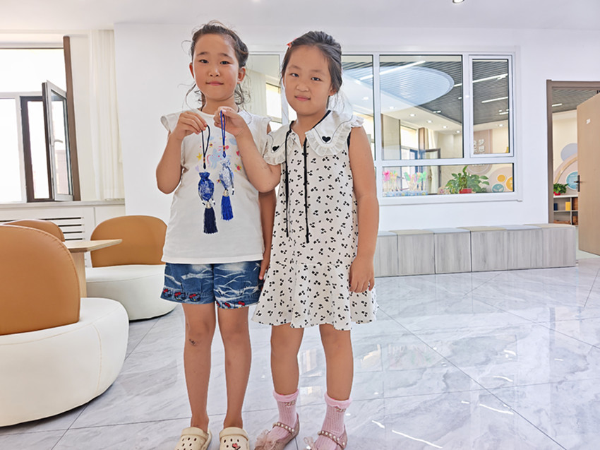 1756091794510628.jpg 元寶山區(qū)西城街道新景四季東社區(qū)“四季鄰里融醫(yī)暖 香囊巧制蘊(yùn)親情”活動(dòng)照片1_副本.jpg